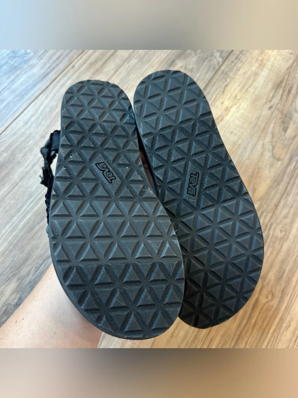 Teva Midform Universal Adorn Ruffle black sandals Women’s Size 9 EUC rare HTF